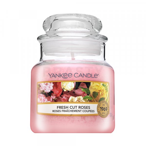 Yankee Candle Fresh Cut Roses vonná svíčka 104 g